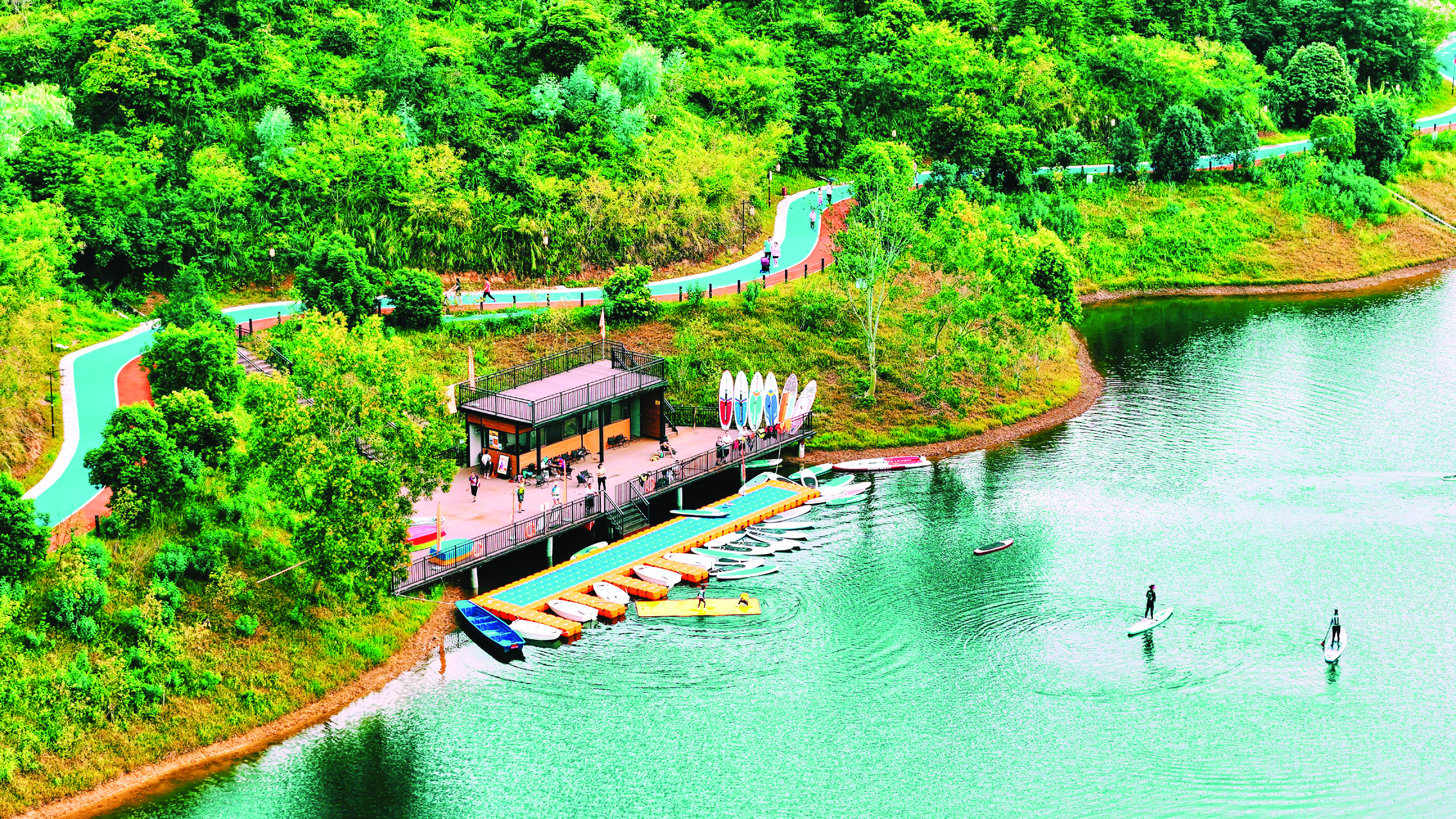 <p>    桃花源景区深化“碧道+”建设，发展水上运动项目。</p>