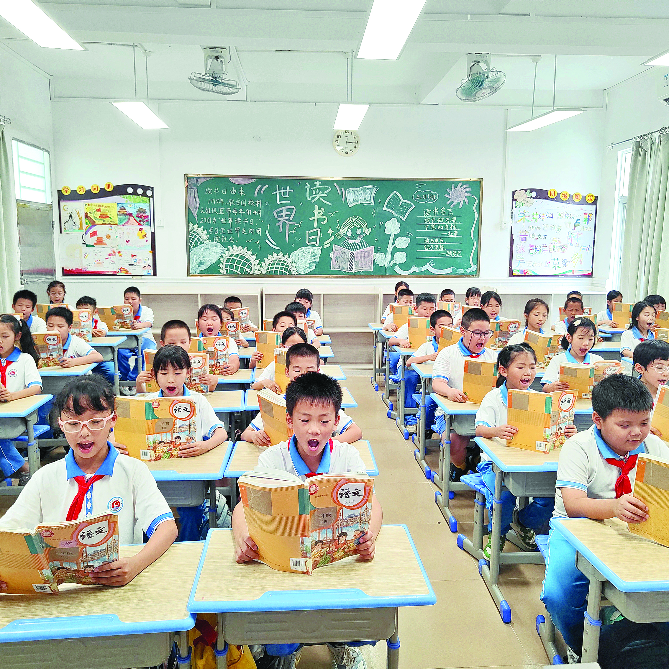     博罗一学校学生在认真朗读课文。