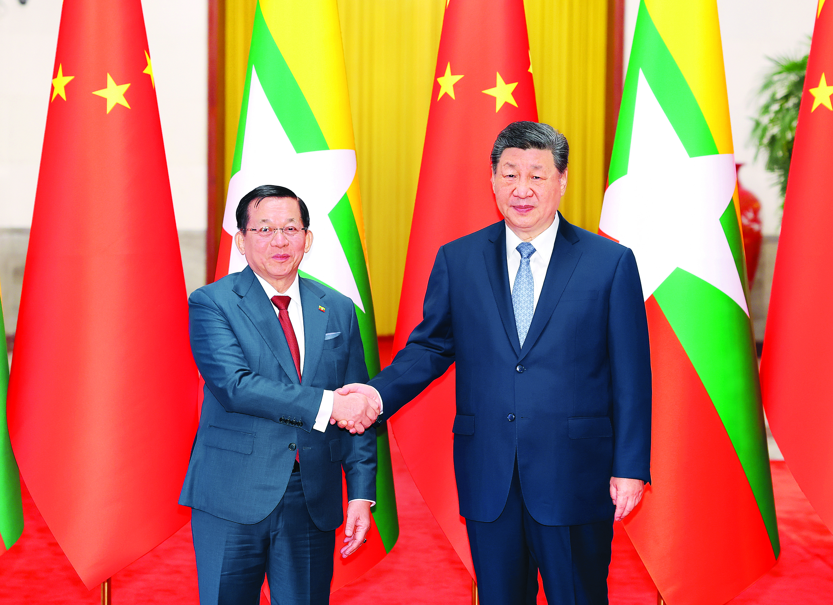     6月16日上午，国家主席习近平在北京人民大会堂同来华进行国事访问的缅甸总统敏昂莱举行会谈。新华社发