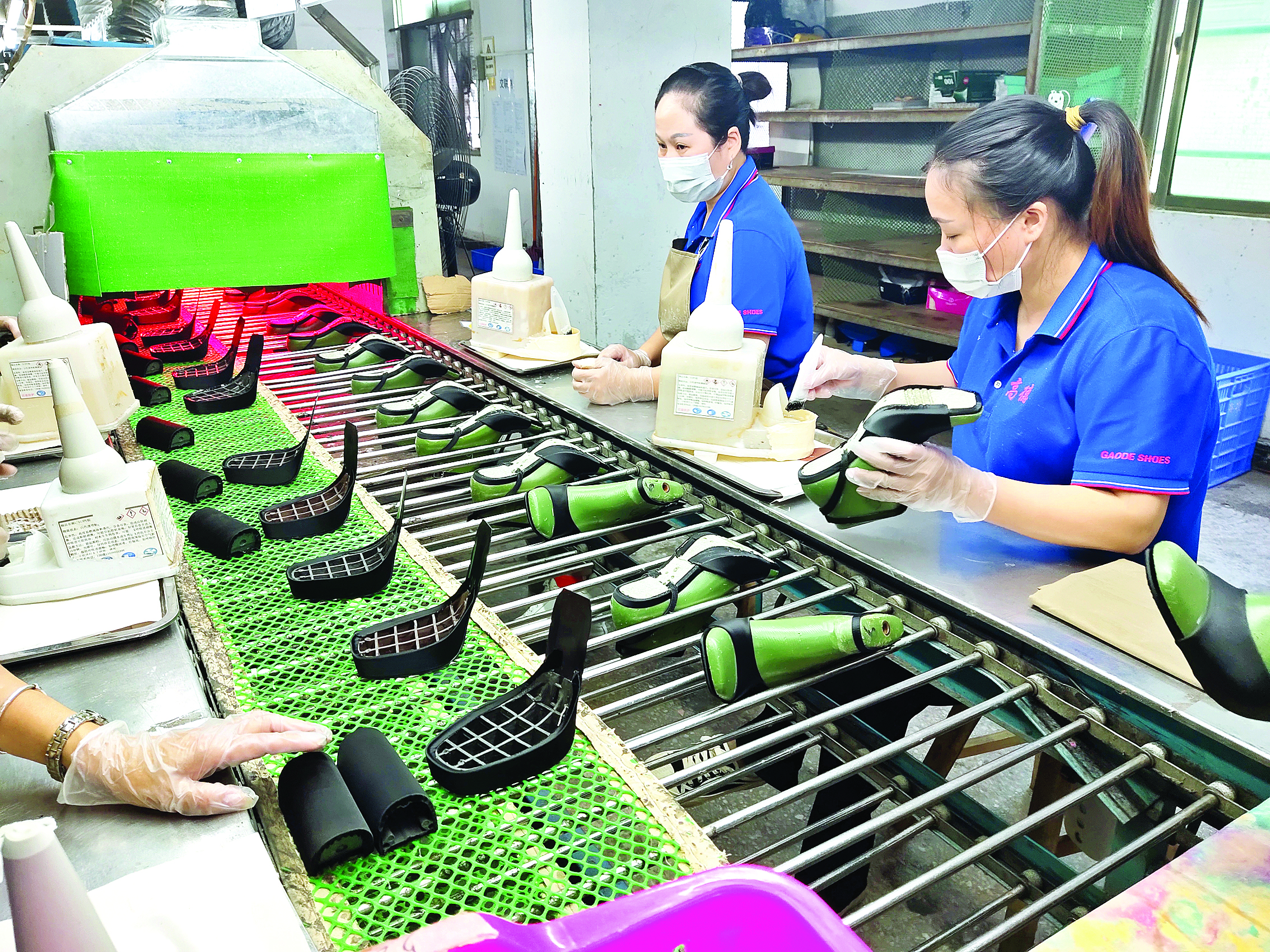 <p>    惠东女鞋向时尚化品牌化转型。惠州日报记者蔡伟健 摄</p>