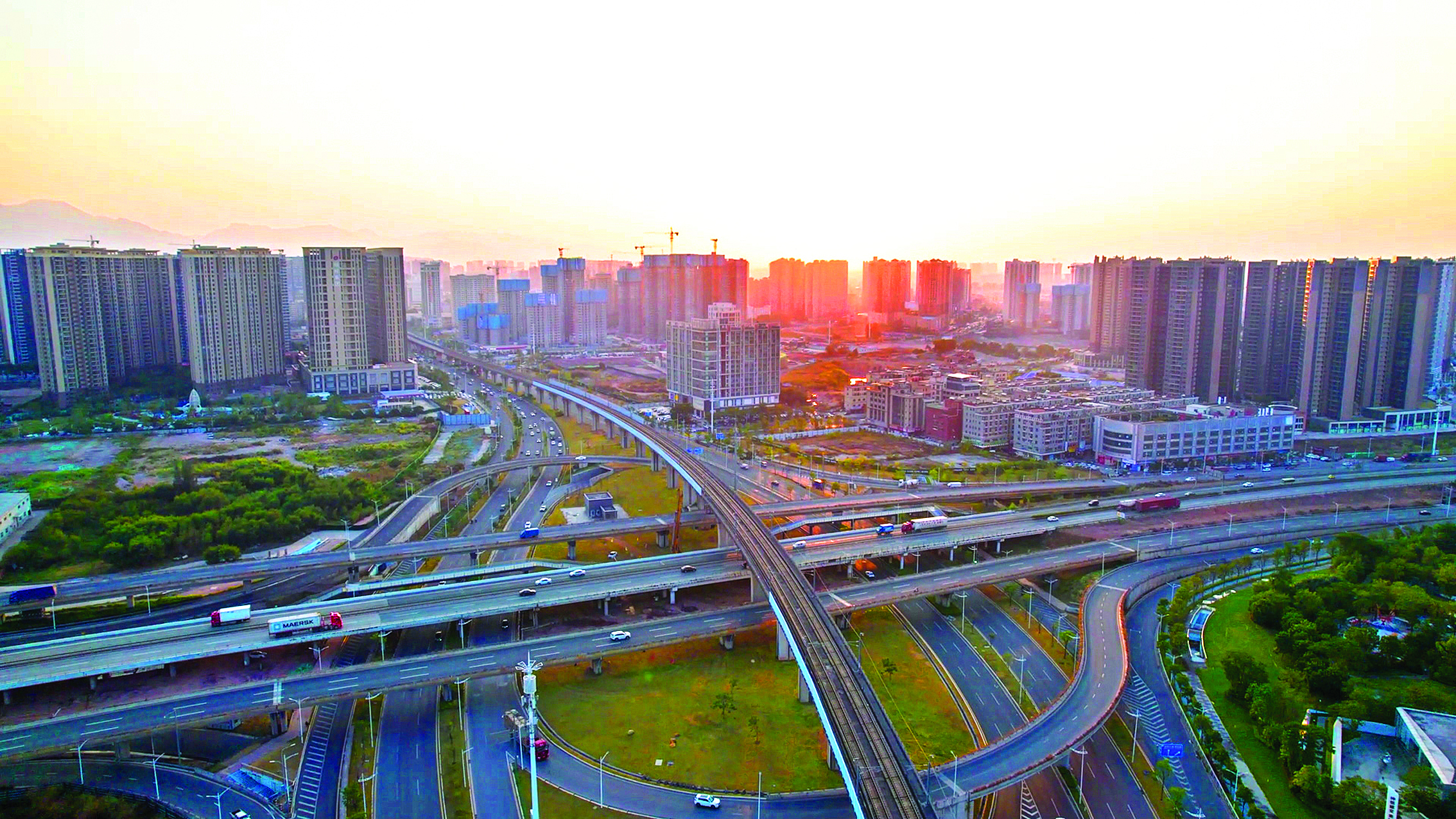     仲恺高新区交通路网日新月异。