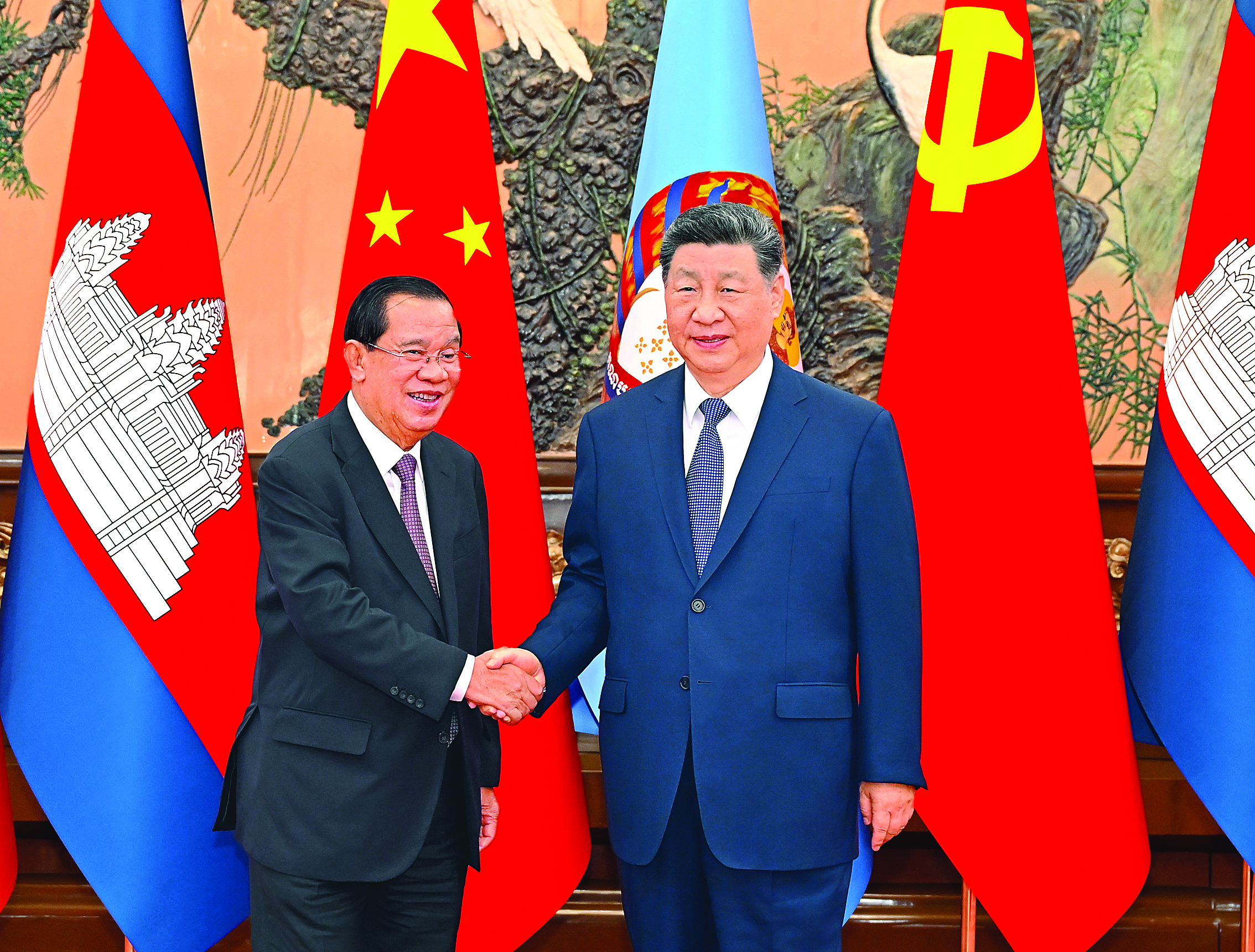     6月26日上午，中共中央总书记、国家主席习近平在北京人民大会堂会见柬埔寨人民党主席、参议院主席洪森。新华社发