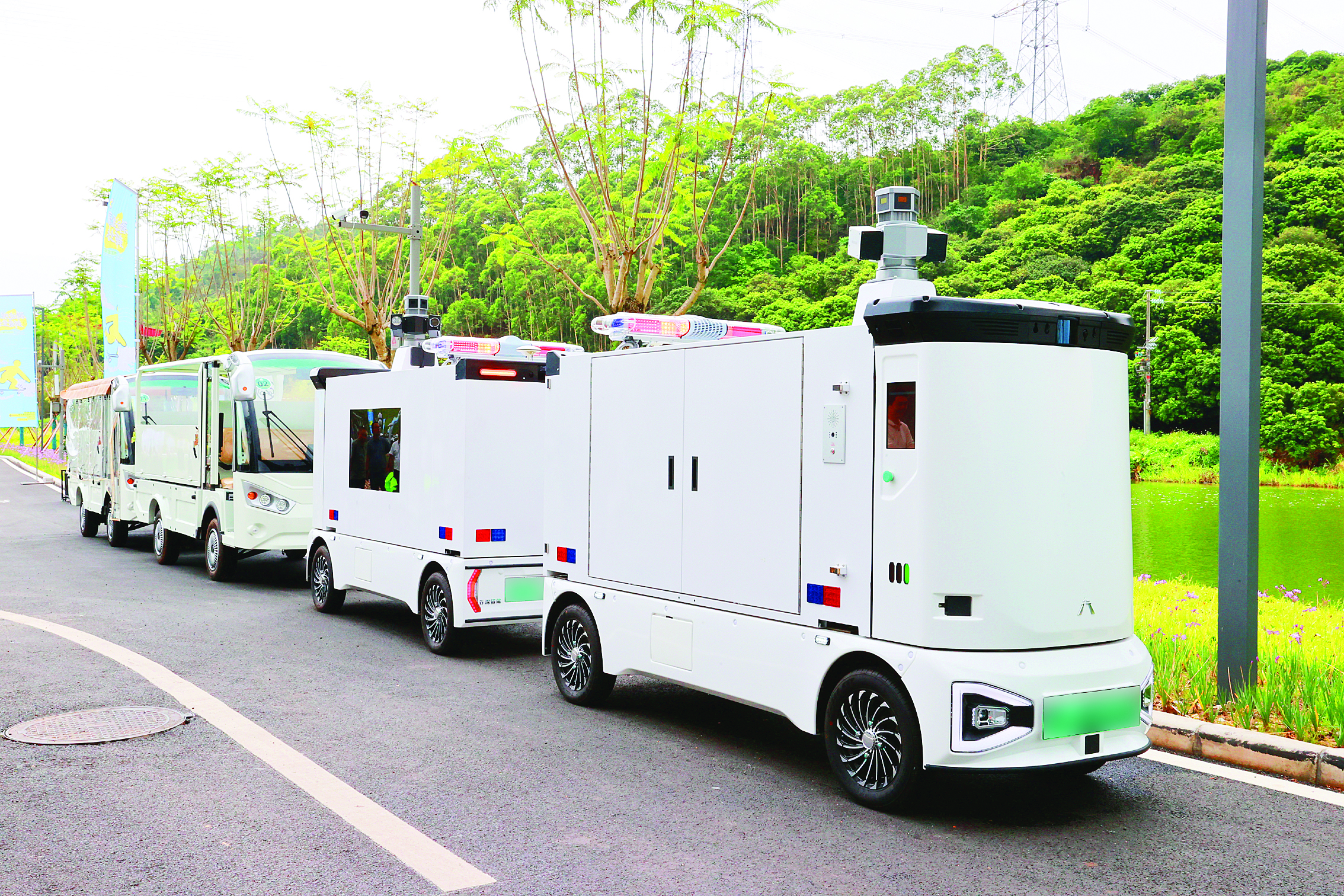     行深智能已在仲恺“仲力磁场”投用的无人救助车。惠州日报记者刘乙端 摄
