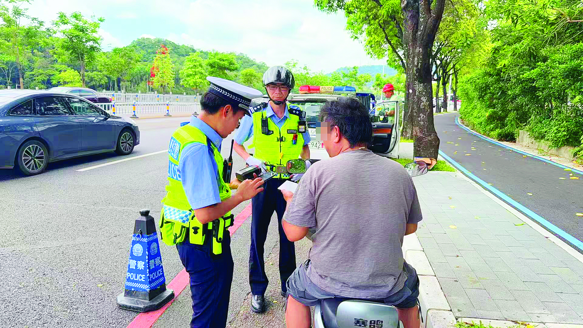     惠州交警开展电动自行车、摩托车违法专项整治行动。 通讯员林炳东 摄