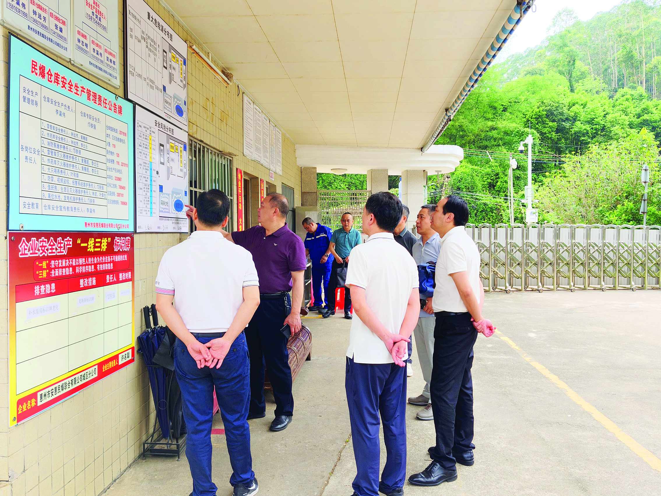     驻市工信局纪检监察组深入企业一线检查安全生产制度落实情况。