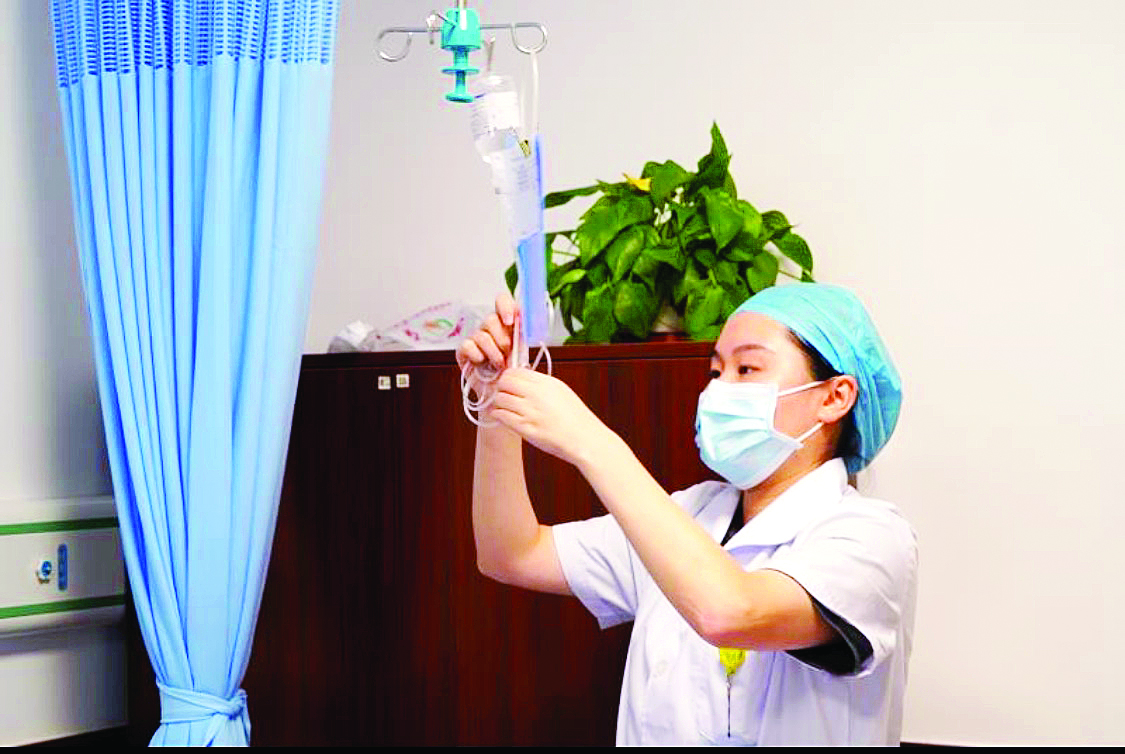     刘家怡在工作中。惠州东江图片社供图